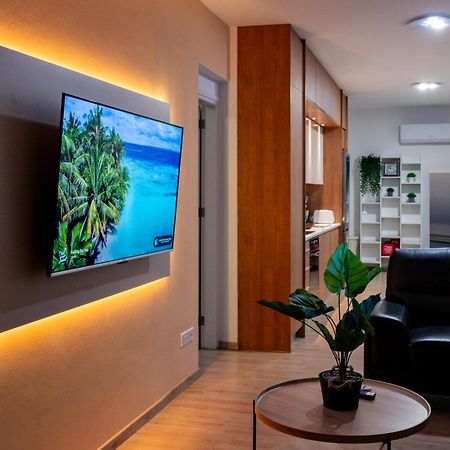 Earth Apartment Larnaca Luaran gambar